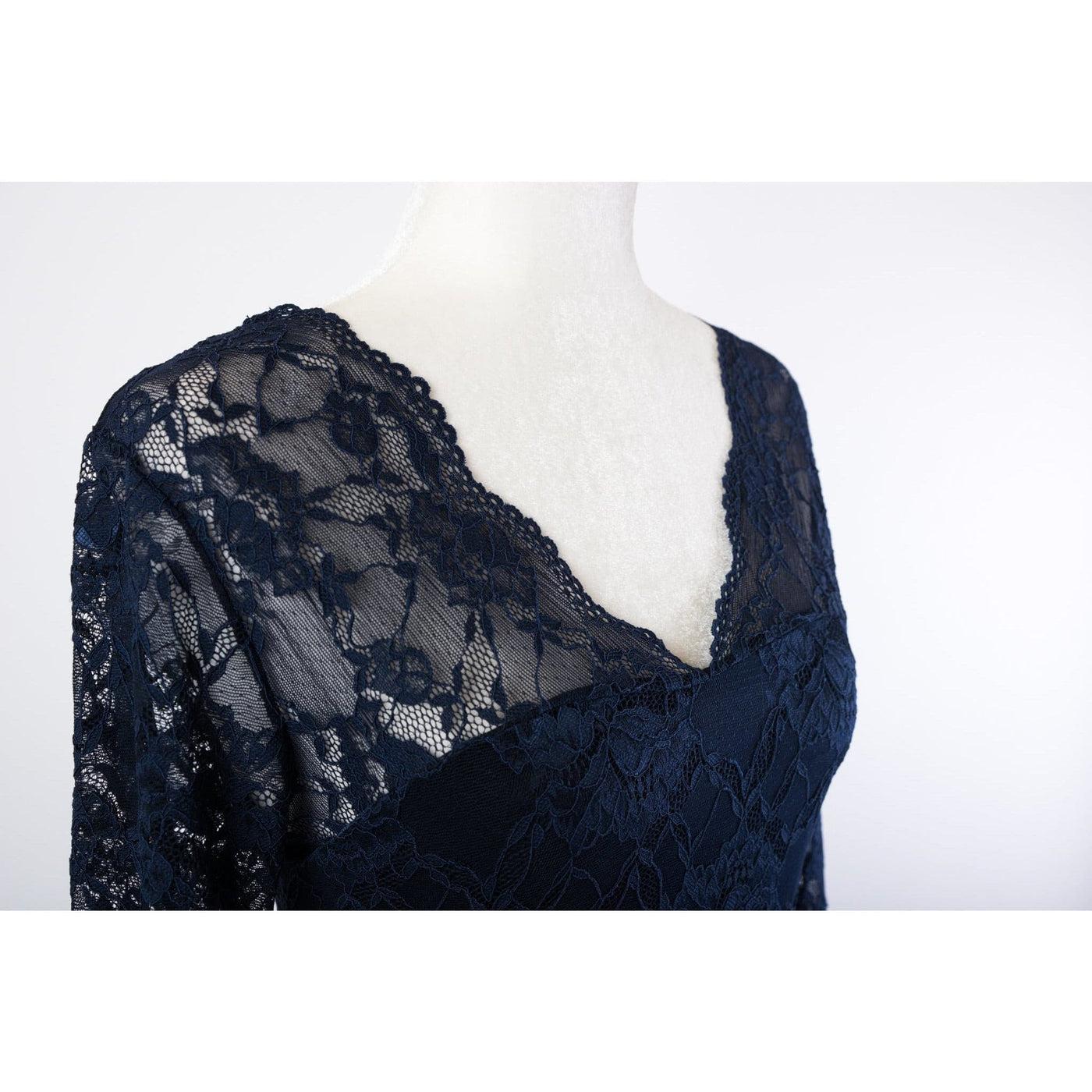 Blue Lace Dress - La Belle Bump
